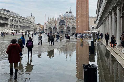 venice acqua alta walks